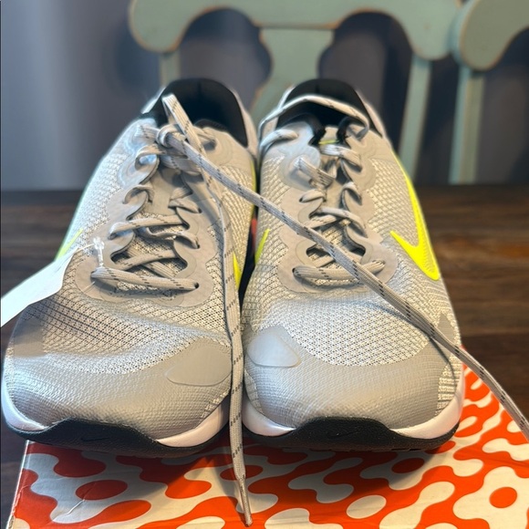 Nike Light Gray and Neon Yellow Running Shoes - Picture 2 of 6